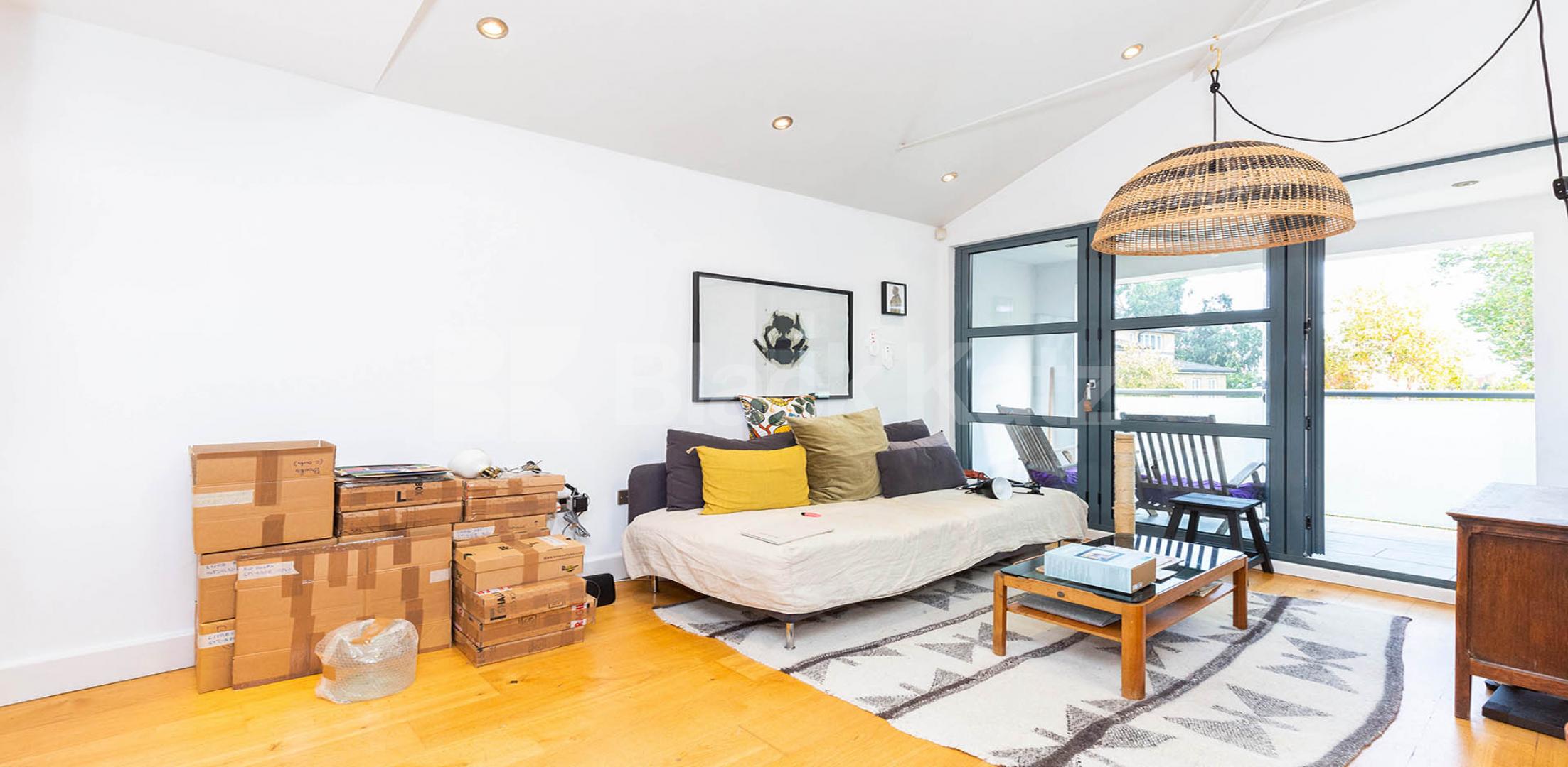 			Private roof terrace, Studio Apartment, 1 bath, 1 reception Apartment			 Bethnal Green Road, BETHNAL GREEN-HACKNEY-LONDON FIELDS